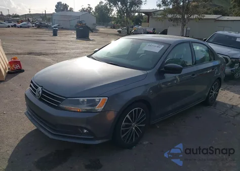2016 Volkswagen Jetta 1.8T Sport из США, поврежденный, VIN 3VWB17AJ8GM383521